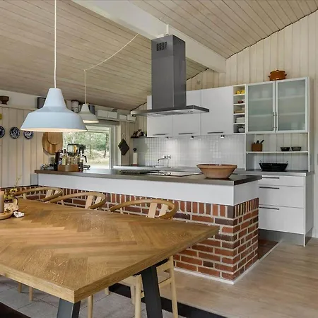 0414-romo-praestekraven-1 * Mølby